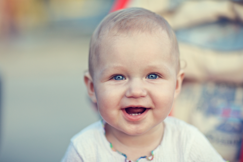 כל מה שרצית לדעת על בקיעת שיניים בתינוקות ופעוטות