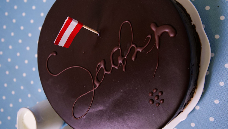 זאכרטורטה של מיקי שמו – עוגת שוקולד אוסטרית