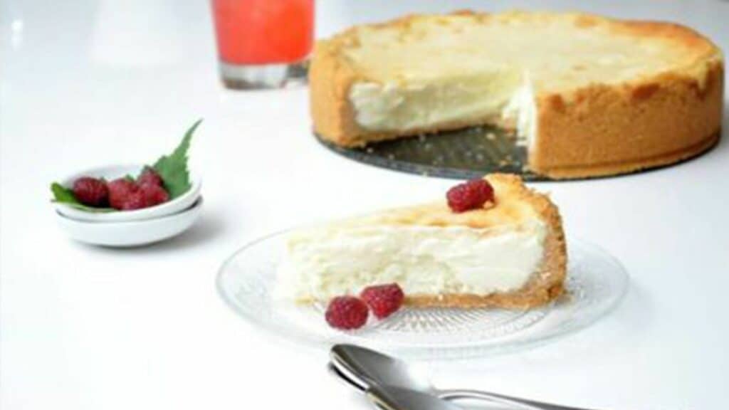 עוגת גבינה צ'יז קייק ריקוטה של לאון אלקלעי