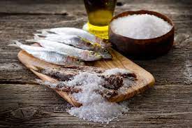 דג על המלח: אפיית דגים ובשר עם מלח בתנור